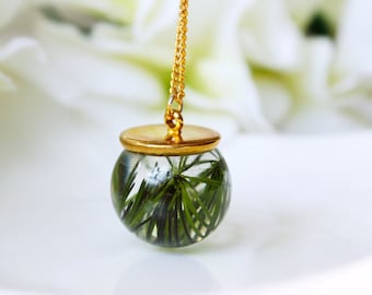 Orb / necklace / green / Real Flower Jewelry, Resin Jewelry, Cool Necklace, Gift for her, Plant Necklace, Terrarium Necklace, Bohemian