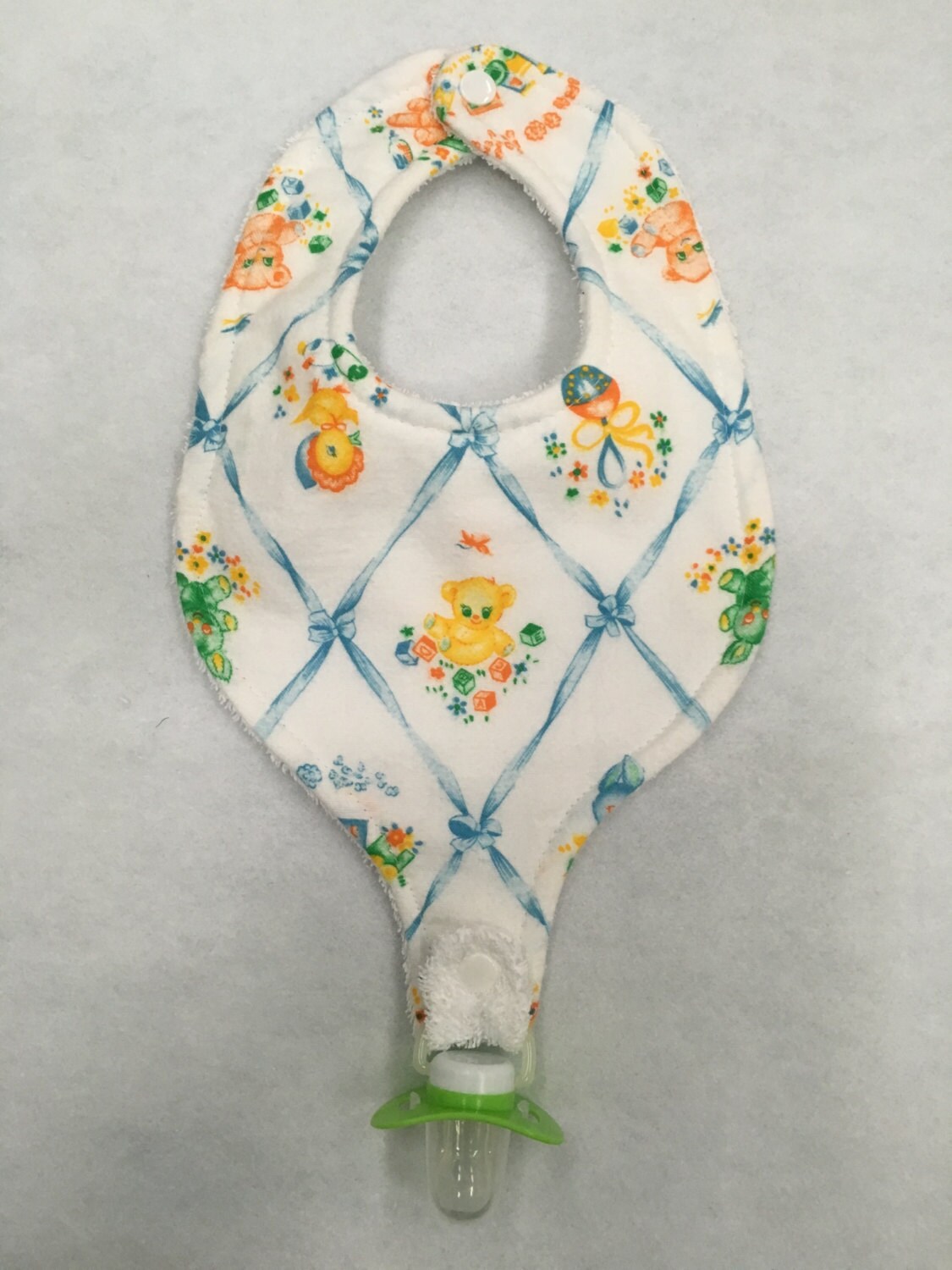 Baby Bib with pacifier holder 06 month old by CoutureKarisso