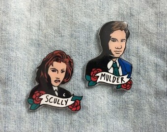 Mulder and Scully X Files Pins, Fox and Dana Buttons, 90s TV Show Character pin