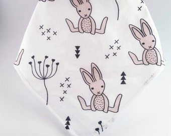 Bavoir bandana Lapin Rose bavette bebe scandinave / Pink scandinavian rabbit Bandana bib bunny