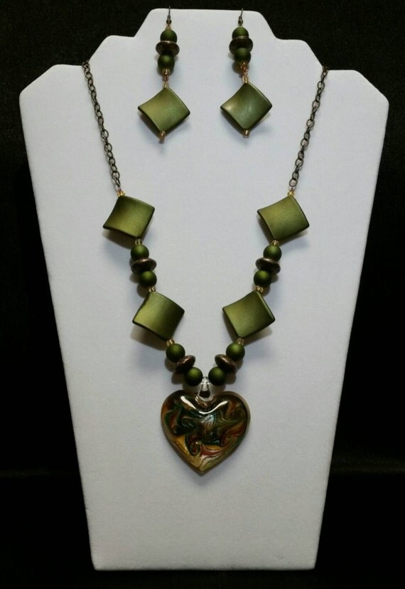 Green Glass Heart Pendant Beaded Necklace set