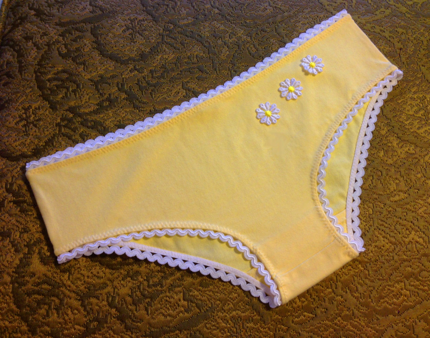 yellow panties size L or XL with ricrac elastic and daisies