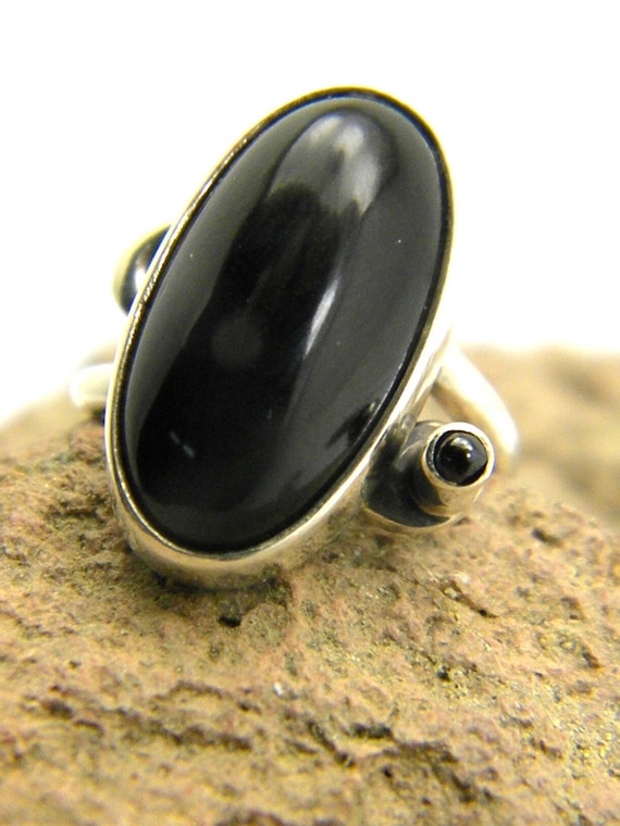 black onyx silver ring