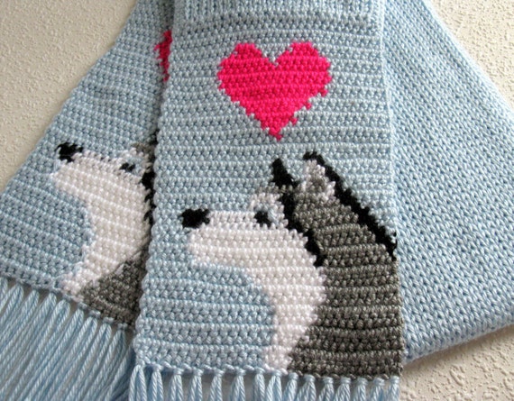 Husky Dog Scarf. Baby blue crochet scarf with Siberian