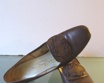 Vintage Red Cross Pilgrim Buckle Pumps Size 8A US