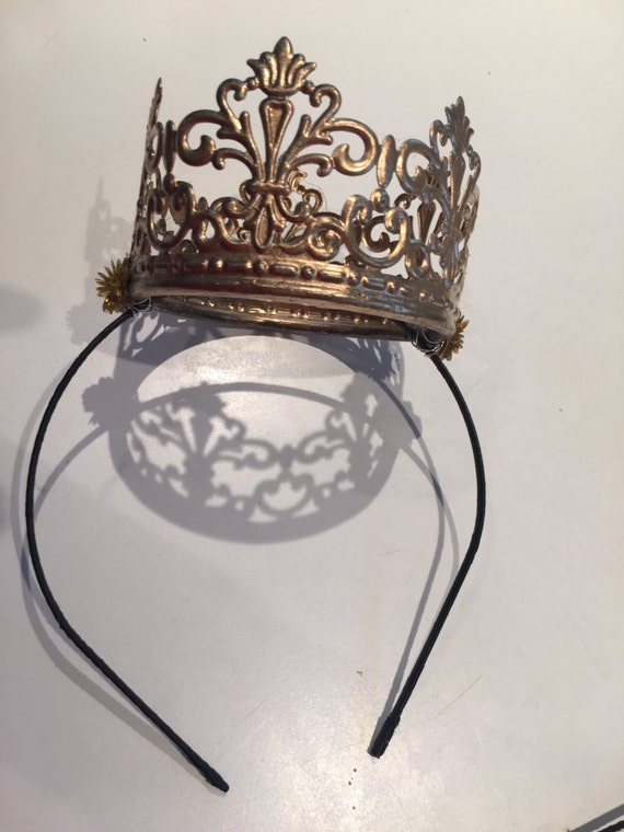 Gold crown Queen Crown Birthday Hat for the person who has