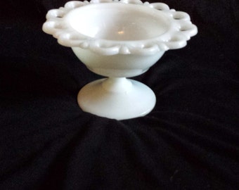 Westmoreland Oval Doric Lace White Milk Glass Lacy Centerprice/fruitbowl