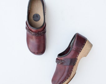 vintage 1970s oxblood leather clogs | size 5