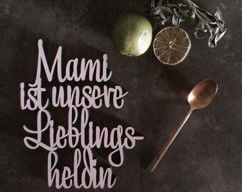 Mami ist unsere Lieblingsheldin - wood lettering