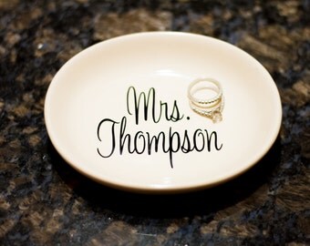 Personalized Ring Dish - Gift for Bride - Wedding Gift - Mrs Ring Dish - Custom Ring Dish - Bridal Shower Gift - Bridesmaids Gift