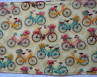 2 Bicycle placemats & 2 pot holders, reversible placemats, bicycle placemats, linens,cloth placemats, gift, birthday gift