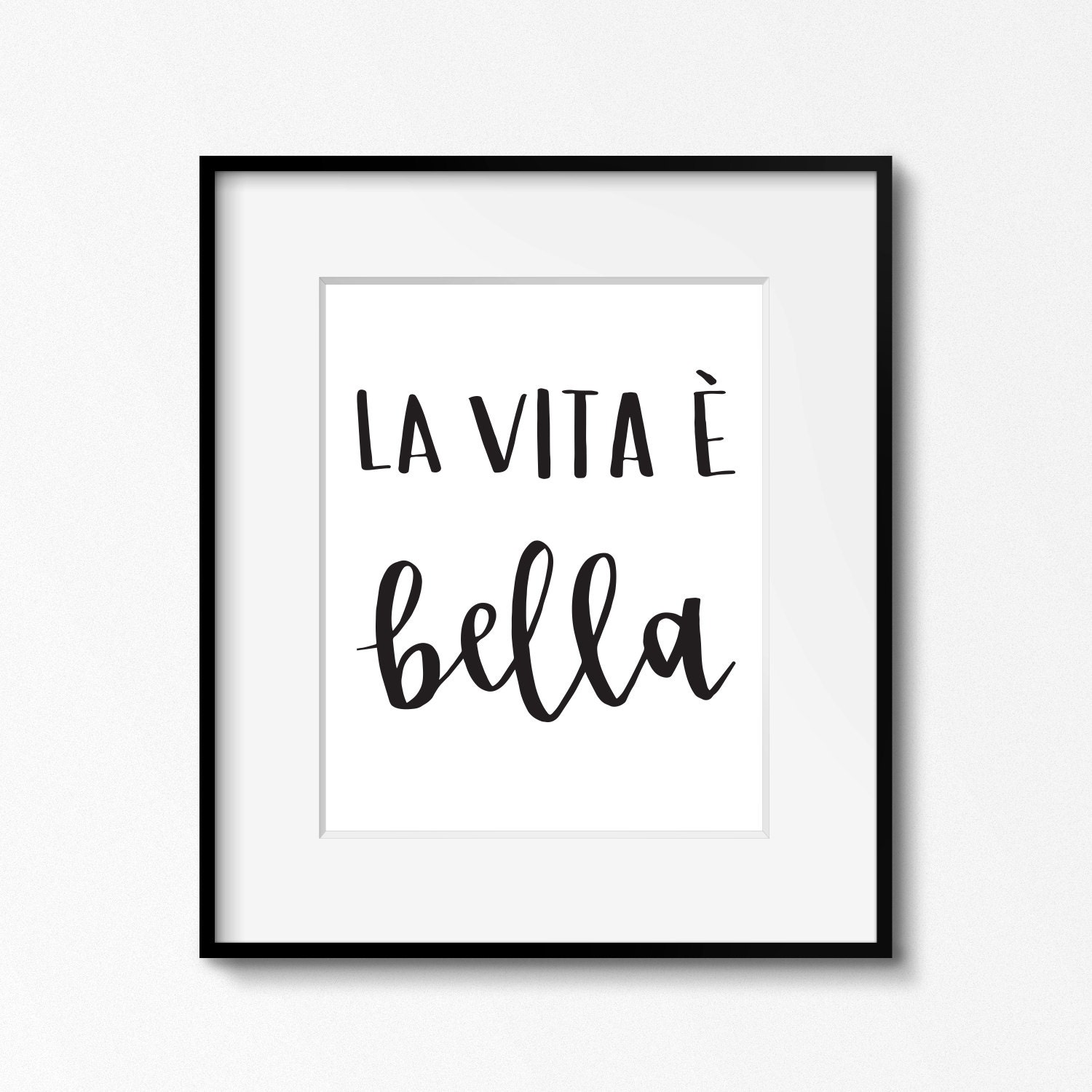 La vita перевод. Картина la Vita t Bella. La Vita è Bella майка. La Vita Bella столбиком.