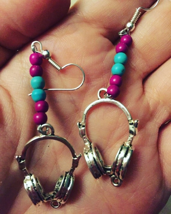 Items similar to Headphone earrings on Etsy