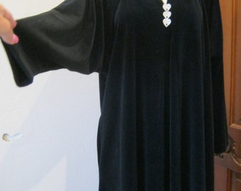 Vintage dramatic black velour long loungewear, black full sweep velvet robe, size M black velour hostess dress, movie star loungewear,