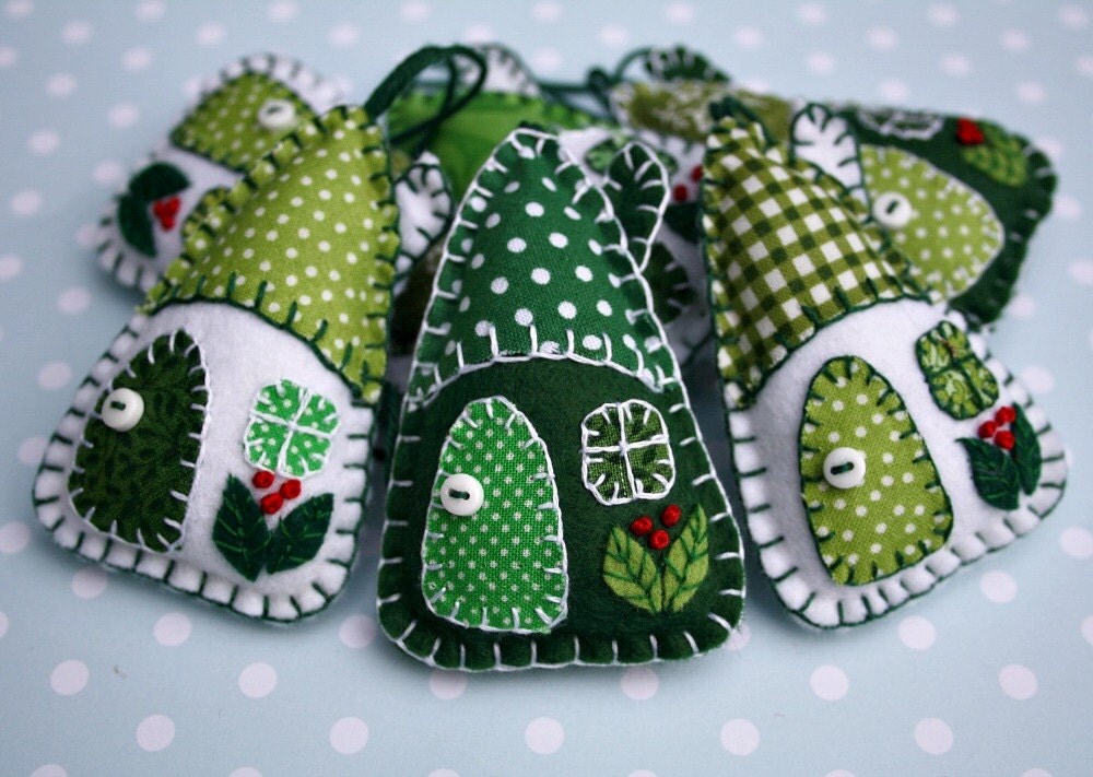 Felt christmas ornaments handmade Irish cottages Green and
