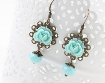 Mint flower earrings, mint bridesmaid earrings, mint wedding jewelry, bridesmaid gift, rustic wedding jewelry, vintage inspired earrings