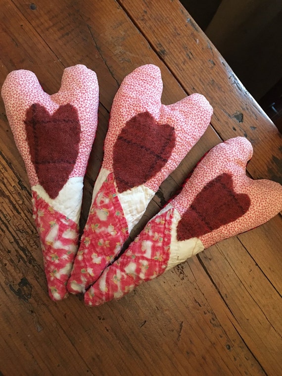 Primitive Valentine's Day bowl fillers~ Love~hearts~ prim decor~ Vintage Hand Stitched Quilt~ hand dyed wool~ Happy Valentine's Day~ pink