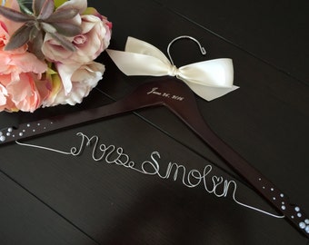 Wedding gift, wedding hanger, bride gift, wire hanger, name hanger, wire hanger, Bridesmaid gift,