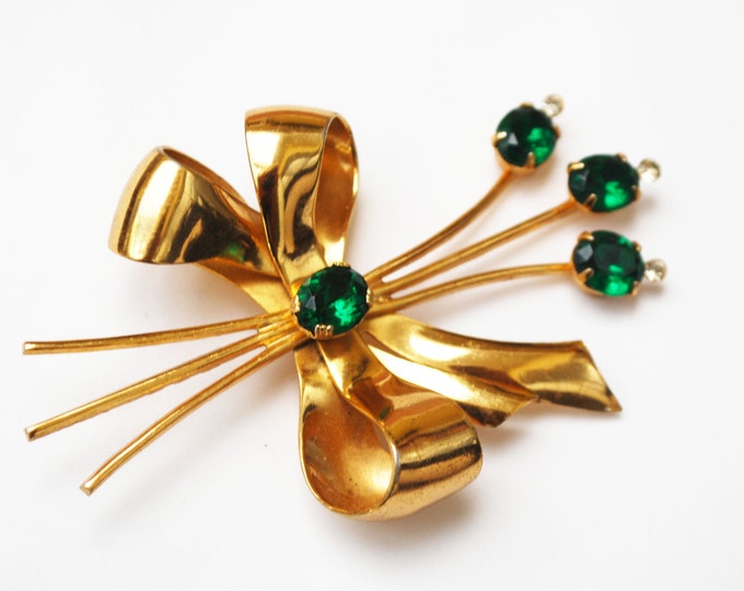 Flower Brooch - Signed Coro - Floral Bouquet - green glass Rhinestone - gold plated - bow - Mid Century pin