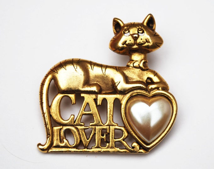 Cat Lover Brooch - Signed Danecraftgold tone Kitty - white pearl heart