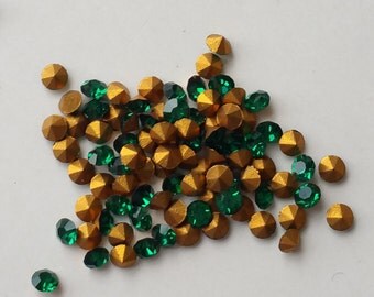 50 Swarovski Emerald Green chatons with gold foil. 2.4-2.5mm 18pp
