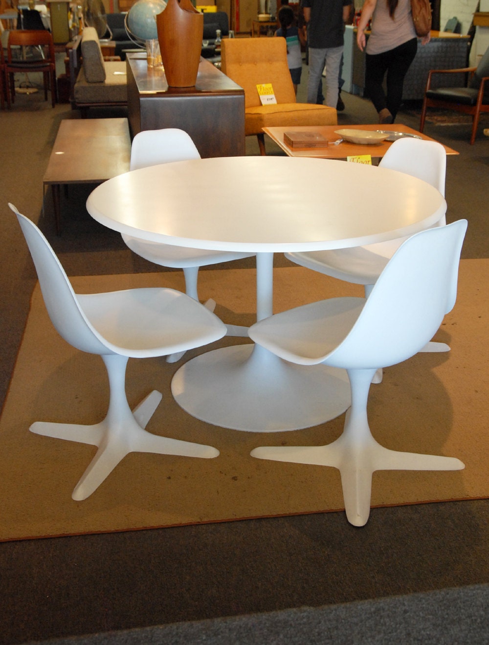 MidCentury Modern Burke Tulip Table And Chairs