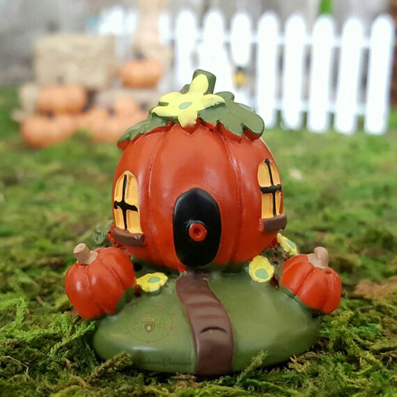 Mini Pumpkin House Halloween Miniature Fairy Garden Cottage