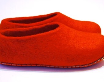 Felted red slippers for women. Handmade. Home shoes from natural wool.Gift for her. Wool boots.