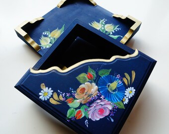 Hand painted/acrylic painting/home decor/wooden napkin holder---Vintage tulips holland folk art style