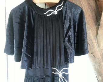 Vintage black velvet 1970's gown dress 40's revival 1940 seventies fourties Halloween Morticia Addams costume stevie nicks full length