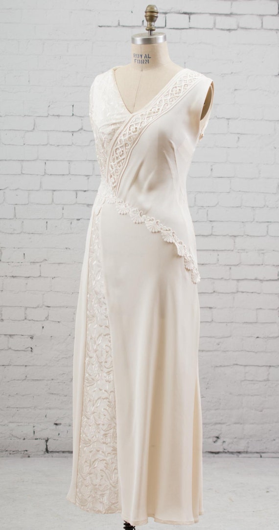 elegant-1947-off-white-vintage-bridal-gown-silk-chantilly-etsy-silk-bridal-gown-bridal