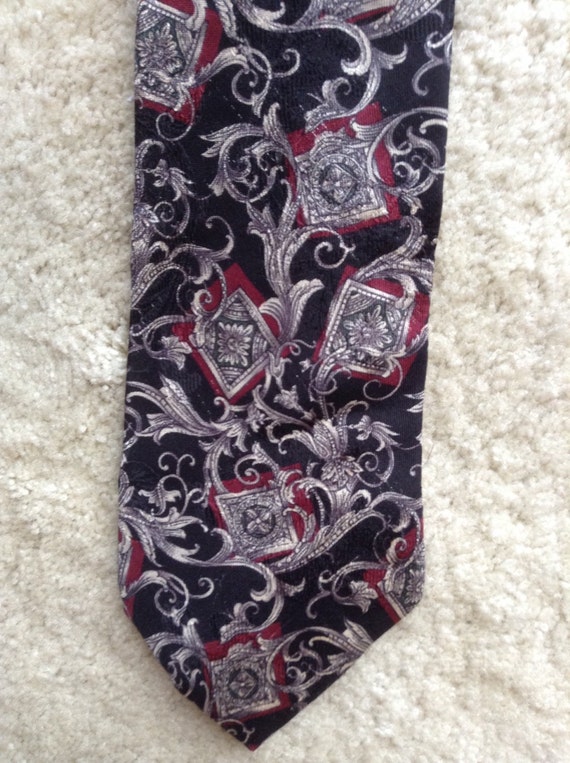 Claiborne Vintage Paisley Necktie / Designer Silk Paisley