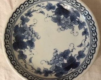 6 1/2" Ceramic White Plate with Steel Blue Grapes and geometric design border
