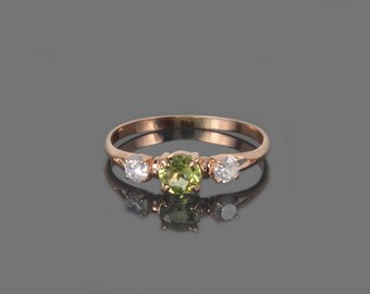 Peridot ring, Green stone ring, Peridot ring gold, Gemstone ring, Three stone ring, Birthstone ring, August birthstone