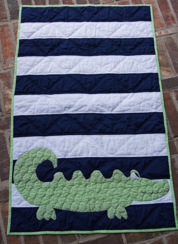 alligator-striped-baby-quilt