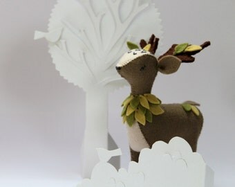 Deer Sewing kit. Craft kit. Felt Deer. Soft sculpture. Woodland felt animal. Beginner sewing.DIY kit.Animal pattern.Gift for her. Sewing kit