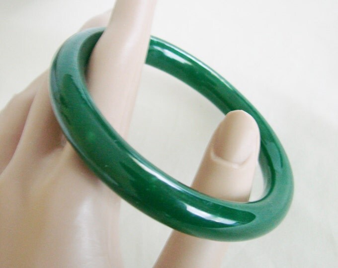 Peking Glass Jade Green Bangle Bracelet / Vintage Jewelry / Jewellery
