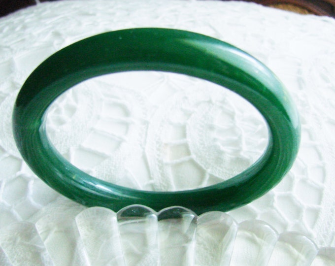 Peking Glass Jade Green Bangle Bracelet / Vintage Jewelry / Jewellery