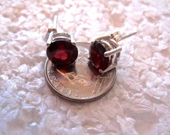 Red Garnet Studs, 7mm Round, Natural, Set in Sterling Silver E886