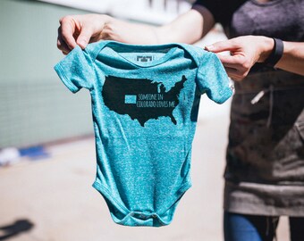 COLORADO Baby Someone Loves Me / New Baby Gift / Colorado Gift / Colorado Love / Colorado Baby One-Piece / Colorado Onesie / Colorado Family