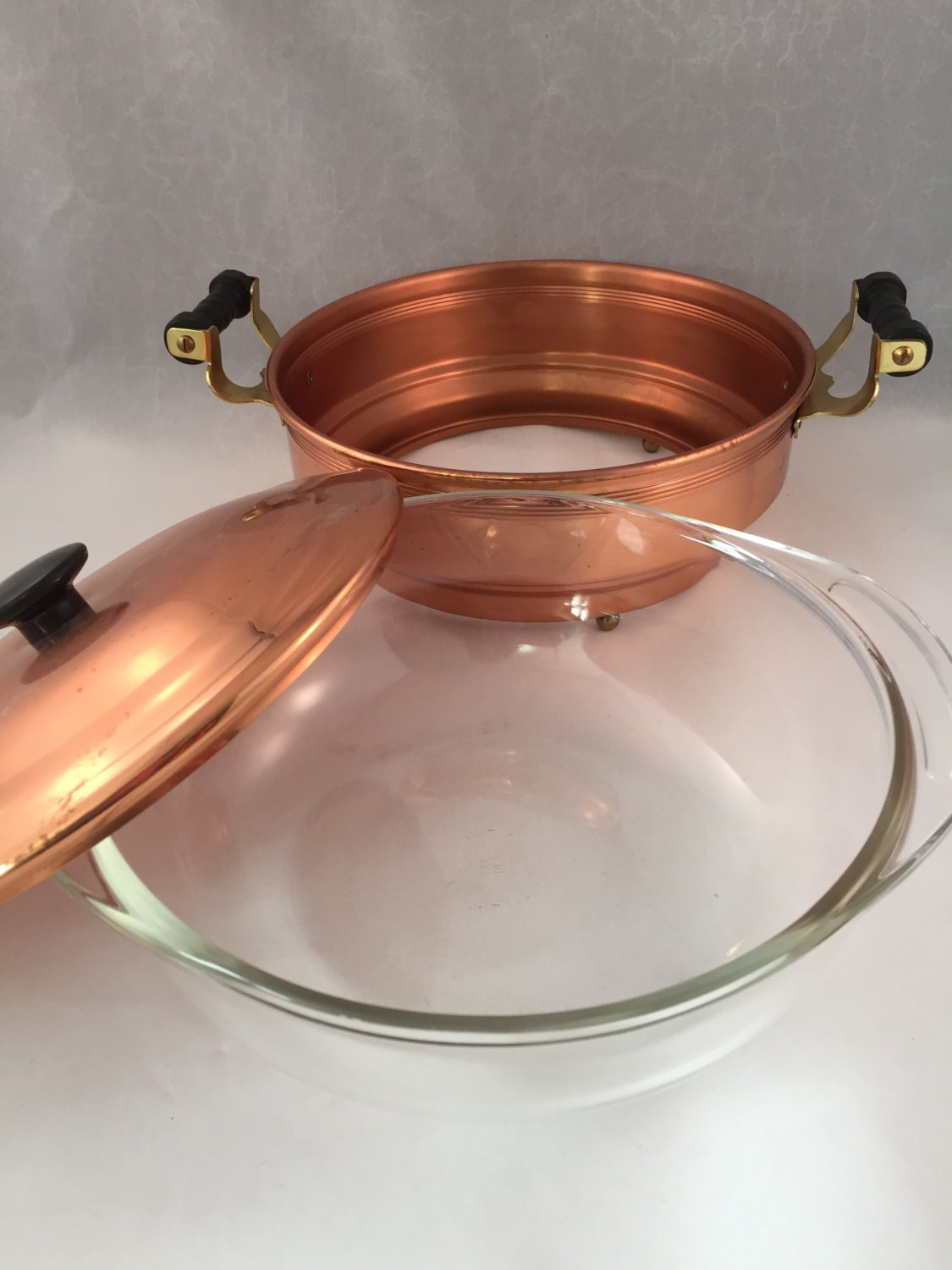 Pyrex Glass Casserole Bowl set in Copper Holder Wood and