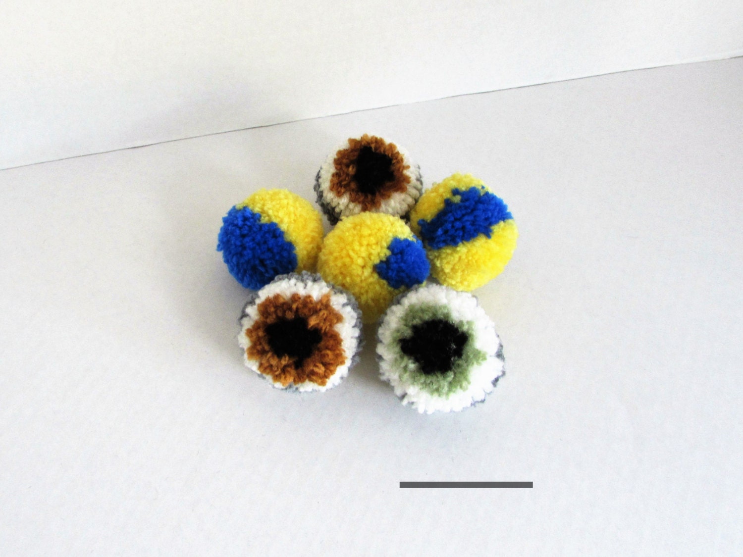 pom pom cat toy