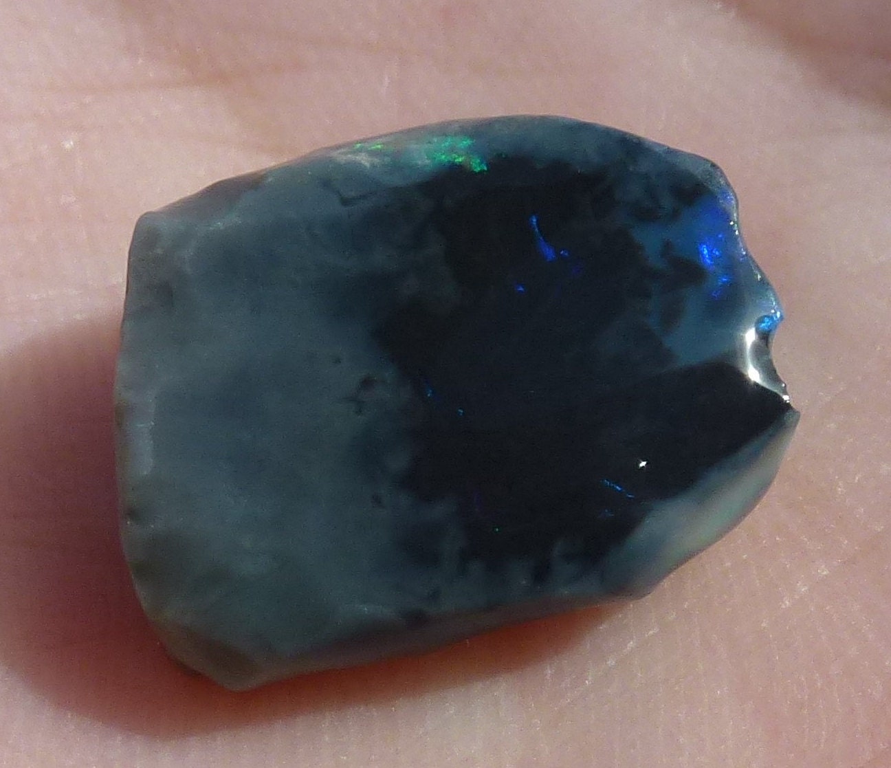 AUSTRALIAN BLACK OPAL rub rough raw 16 x 13 x 6 mm gem stone