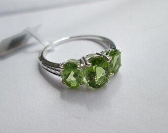 Hebei Peridot Ring 2.40ct Trilogy 3 Stone Ring 925 Sterling Silver UK Size P US 8 EU 56.25 August birthstone birthday Valentines Mothers Day