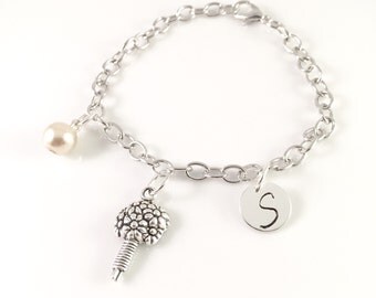 Flower Girl bracelet, personalized junior bridesmaids gift, initial charm bracelet, flower bouquet charm bracelet, little girl jewelry