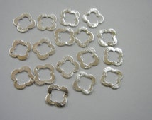 VB&CO Pearl Shell Earring Clover Quatrefoil Boutique Salon Jewelry main image 0