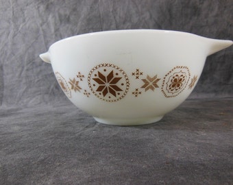 442 Pyrex Town and Country 1-1/2 QT Cinderella Bowl