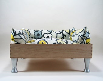 Spring pet bed in legno di rovere con gambine alluminio e morbido cuscino in bellissimo tessuto di cotone panama Prestigious Textile