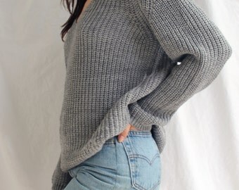 the Raglan V in Grey -knitted sweater (V neck raglan sleeve cozy minimal pullover)