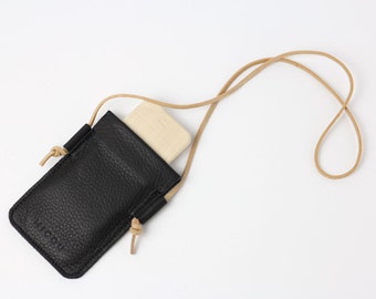 Leather cell phone bag in black to put